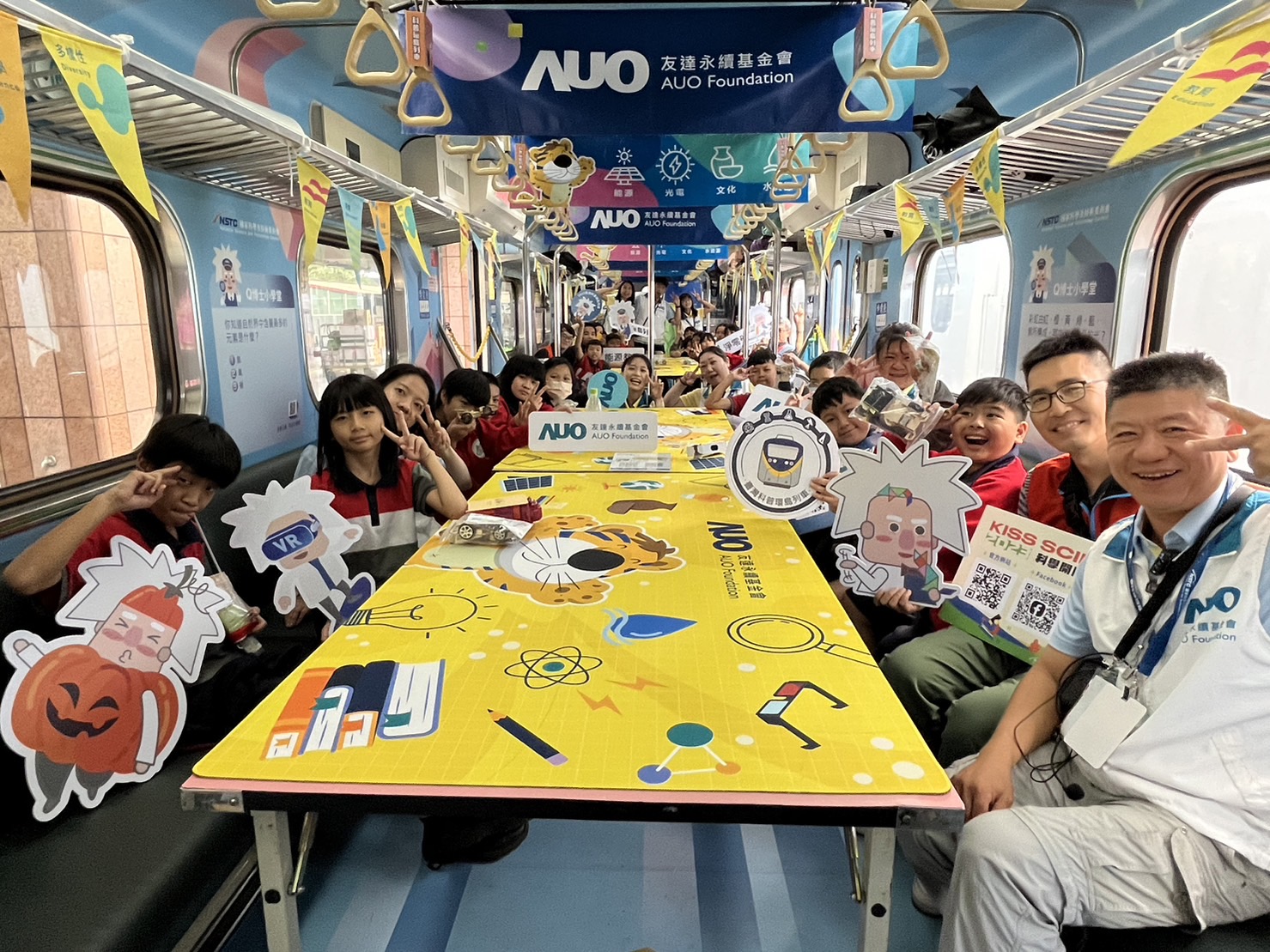 3499拉斯维加斯永續基金會參與「臺灣科普環島列車」，設計基礎科學車廂課程，以「淨零碳排和永續能源」為主題，讓學生透過創意實驗認識淨零知識，以及思考生活中的減碳行為